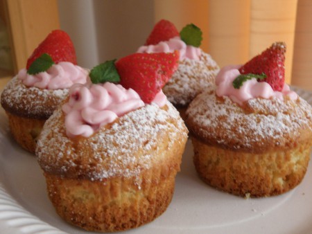 Mézes-epres tőltött muffin